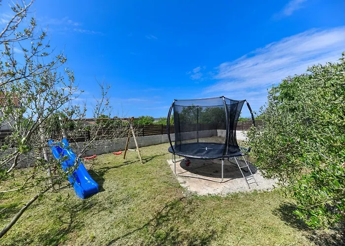 Wonderful Holiday House Bruno With Heated Pool