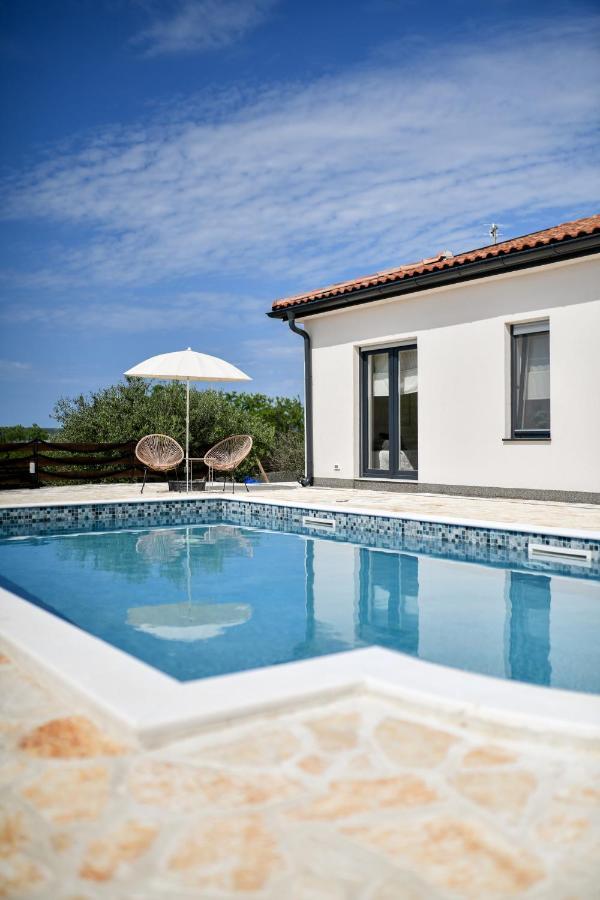 Wonderful House Bruno With Heated Pool Villa *