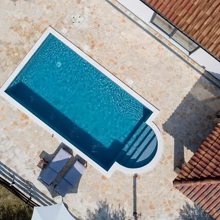 Wonderful Holiday House Bruno With Heated Pool Zadar Exteriér fotografie
